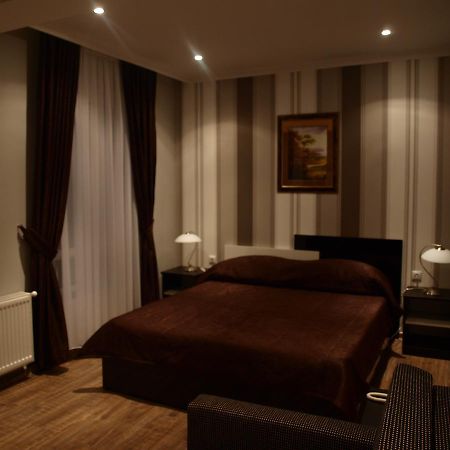 Hotel Mimoza Razgrad Bagian luar foto