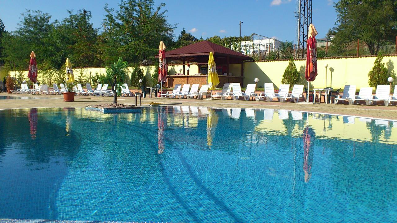 Hotel Mimoza Razgrad Bagian luar foto