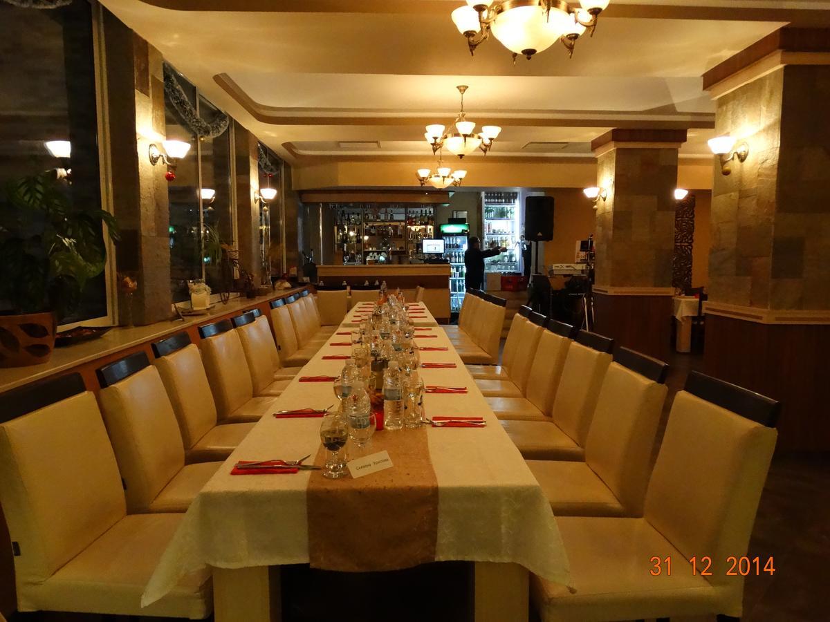 Hotel Mimoza Razgrad Bagian luar foto