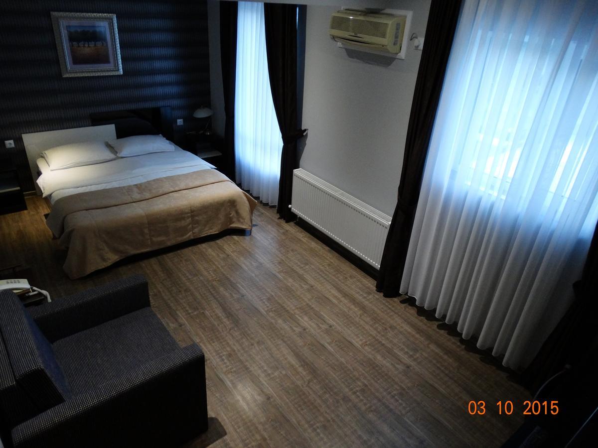 Hotel Mimoza Razgrad Bagian luar foto