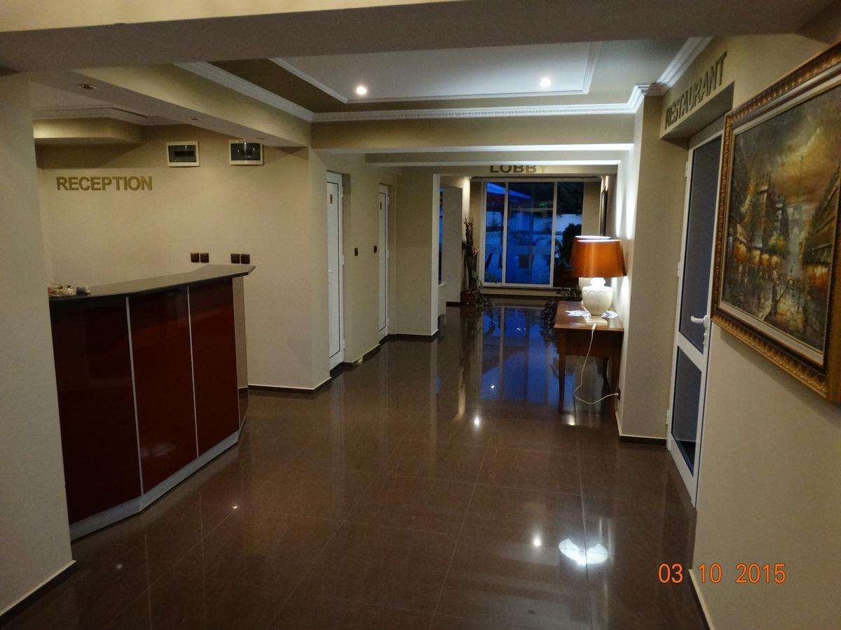 Hotel Mimoza Razgrad Bagian luar foto