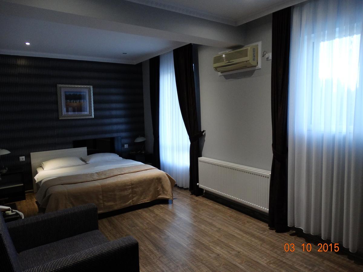 Hotel Mimoza Razgrad Bagian luar foto