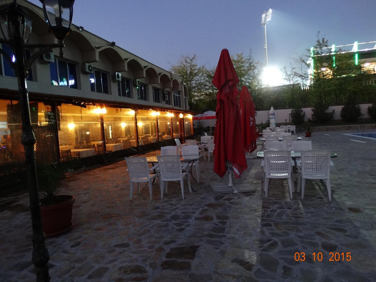 Hotel Mimoza Razgrad Bagian luar foto