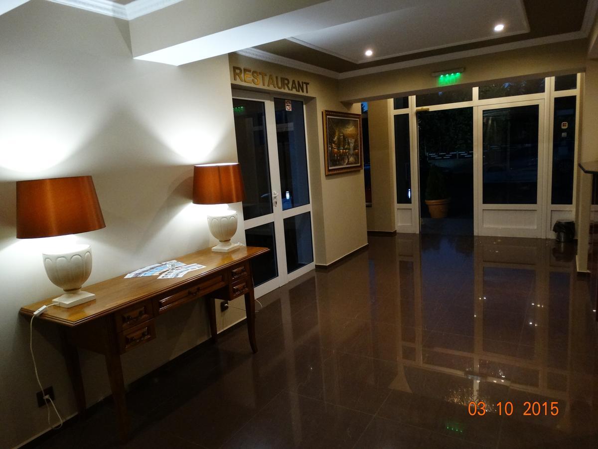 Hotel Mimoza Razgrad Bagian luar foto