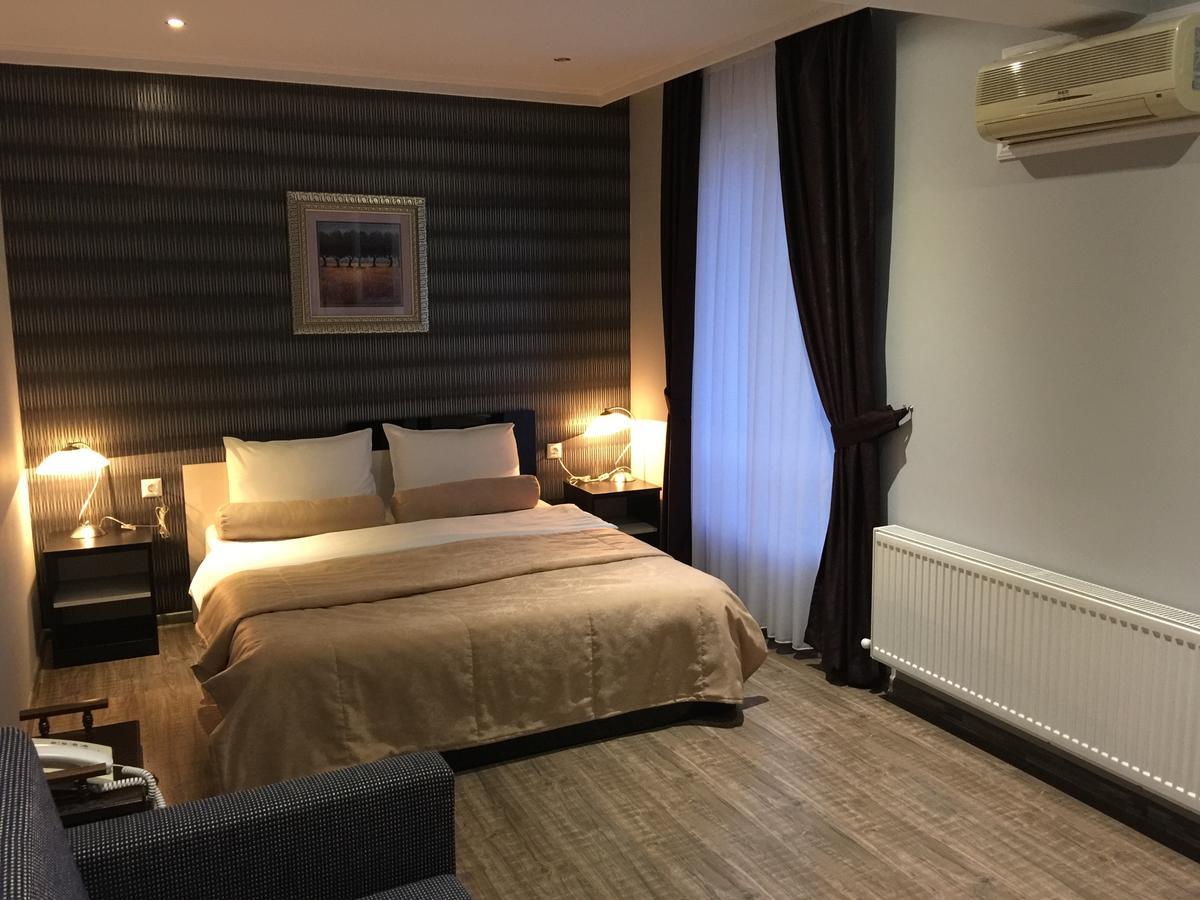 Hotel Mimoza Razgrad Bagian luar foto